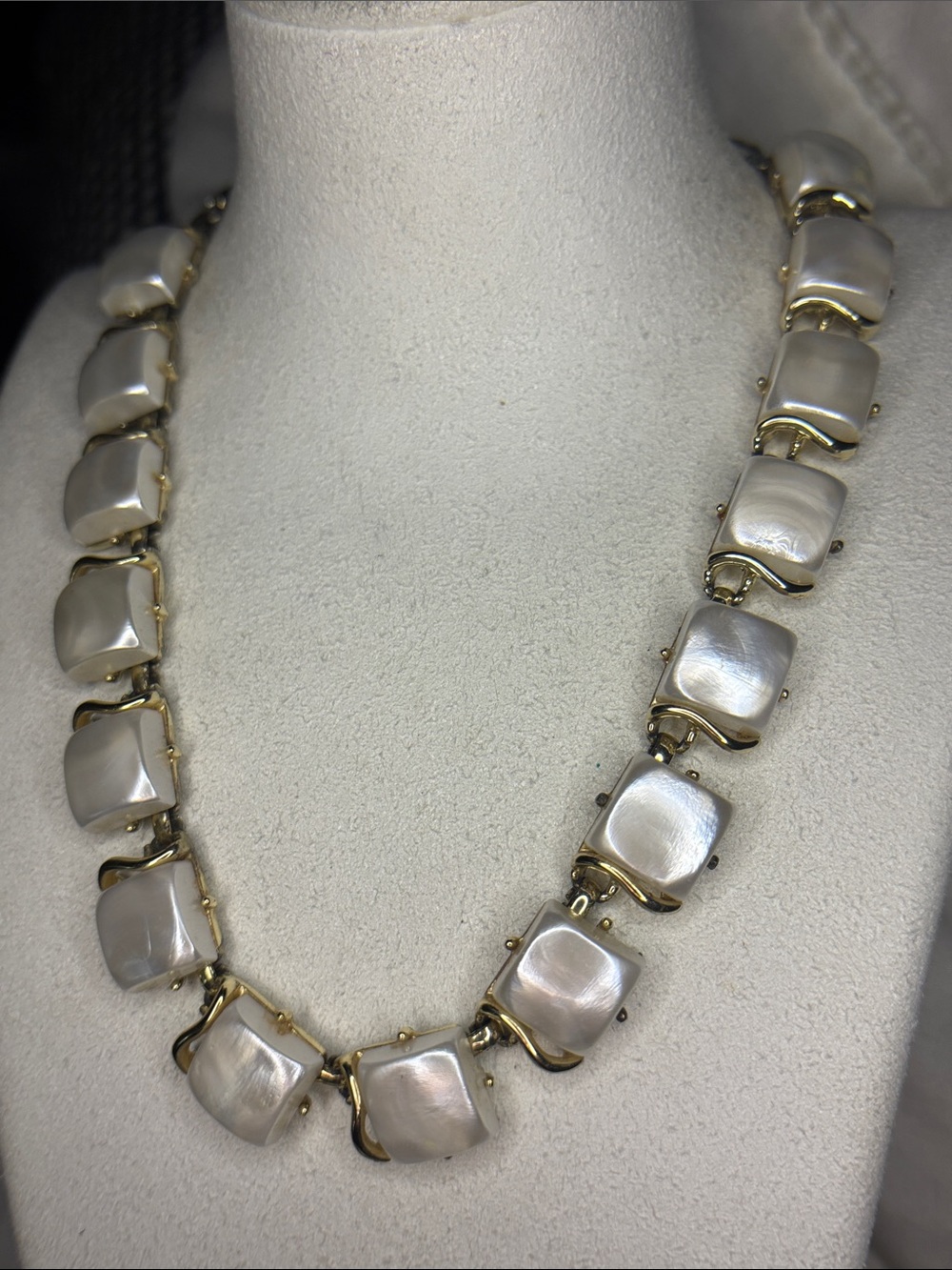 Coro Iridescent White Thermostat Vintage Link necklace